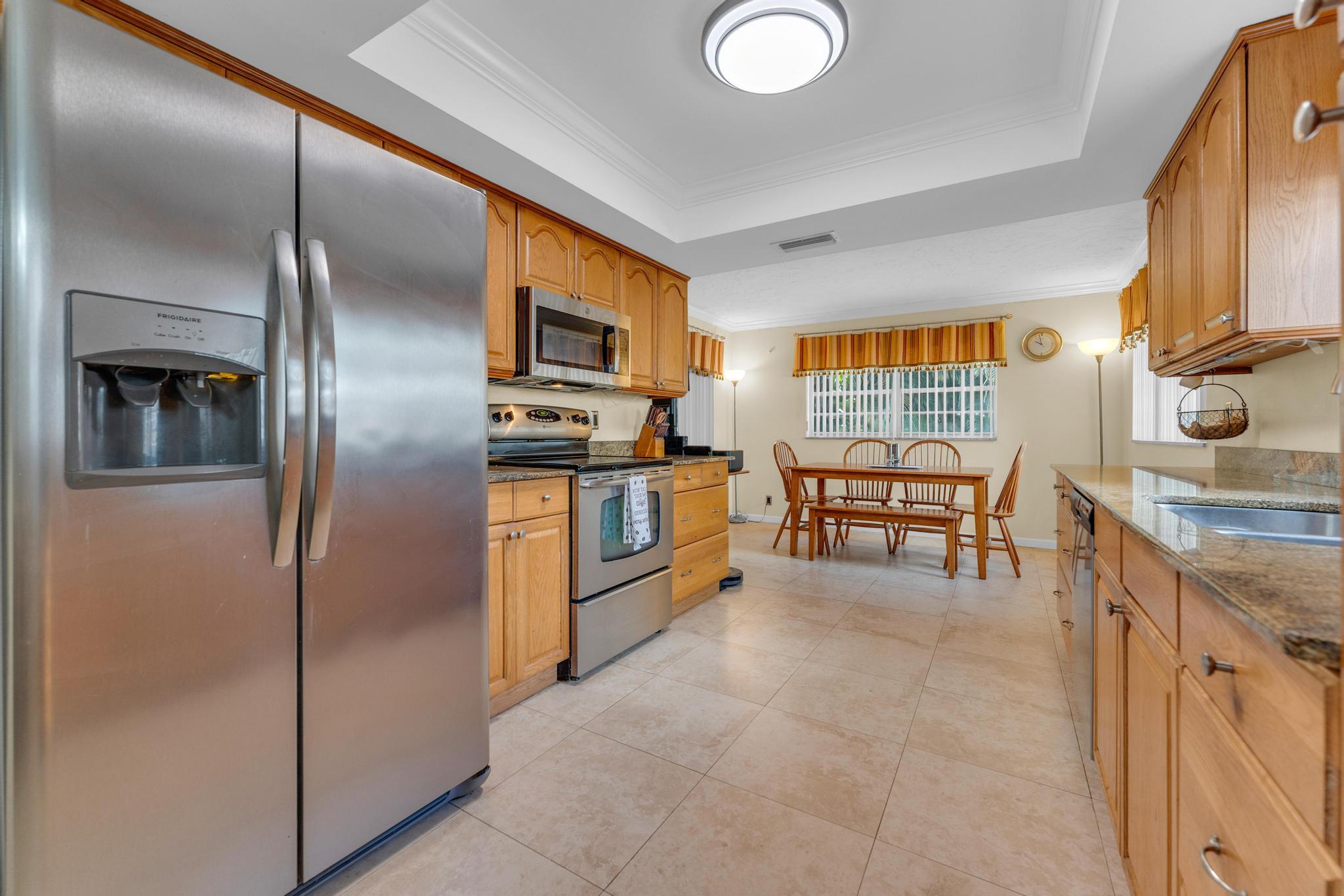 8858 Southwest 8th Street Boca Raton, FL 33433 - Photo 4 of 27 Kitchen