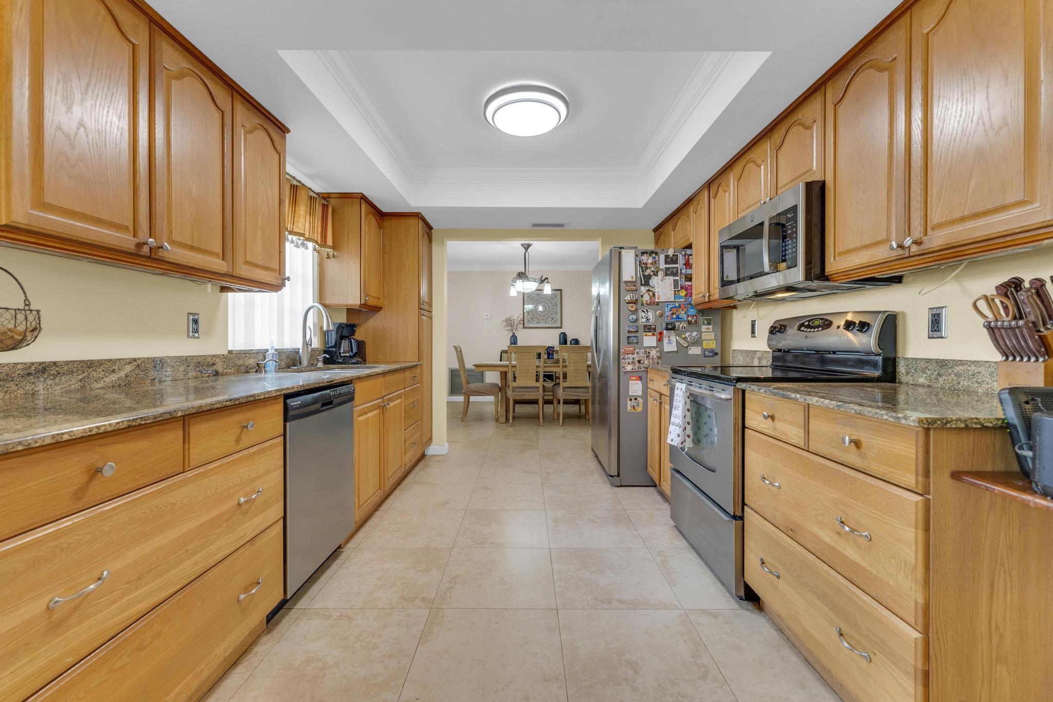 8858 Southwest 8th Street Boca Raton, FL 33433 - Photo 6 of 27 Kitchen