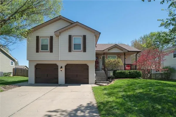 $355,000 | 1617 Northeast Auburn Drive, Lee's Summit, MO 64086