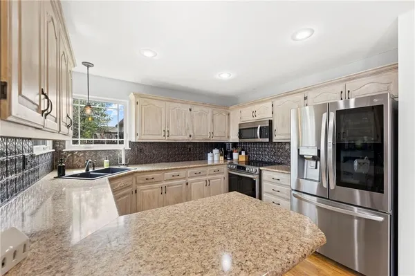 $355,000 | 1617 Northeast Auburn Drive, Lee's Summit, MO 64086