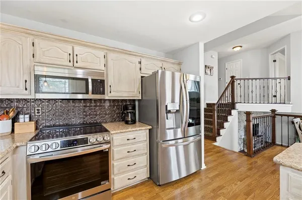 $355,000 | 1617 Northeast Auburn Drive, Lee's Summit, MO 64086