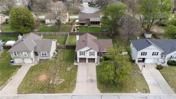 $355,000 | 1617 Northeast Auburn Drive, Lee's Summit, MO 64086