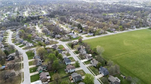 $355,000 | 1617 Northeast Auburn Drive, Lee's Summit, MO 64086