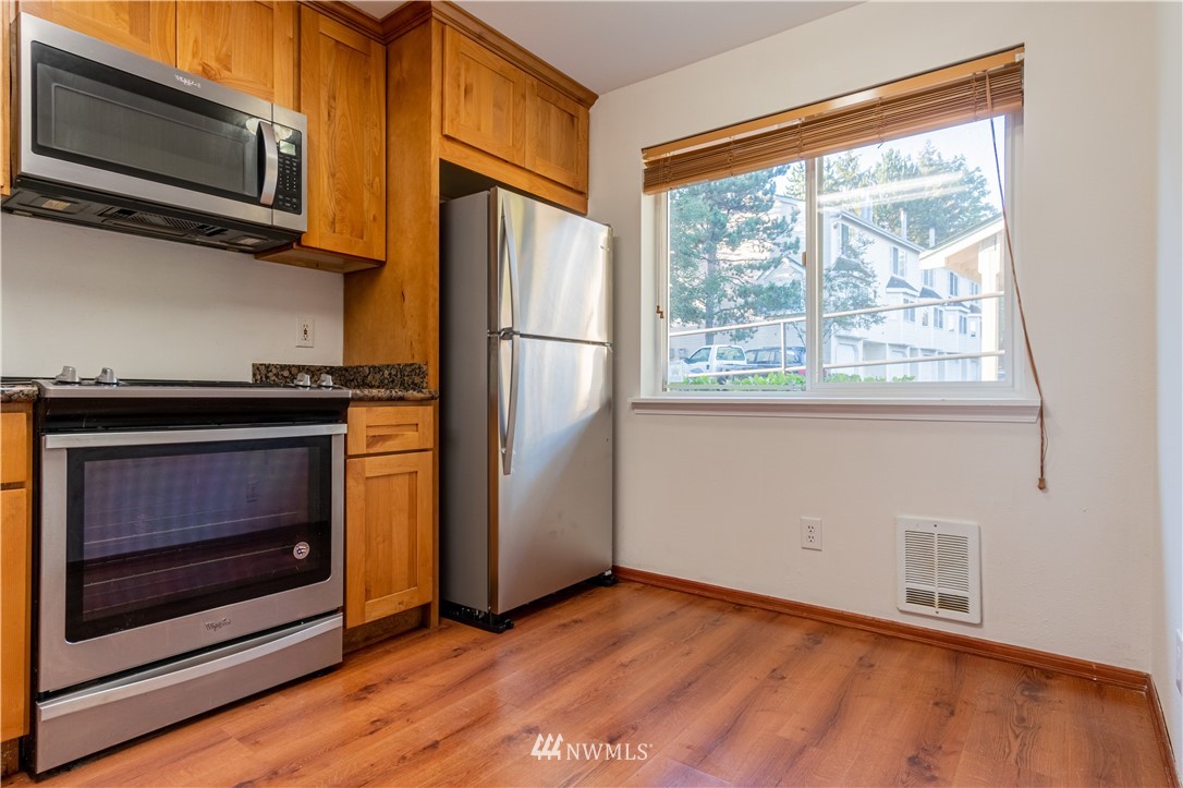 833 Southwest Sunset Boulevard, Unit D21 Renton, WA 98057 - Photo 6 of 22