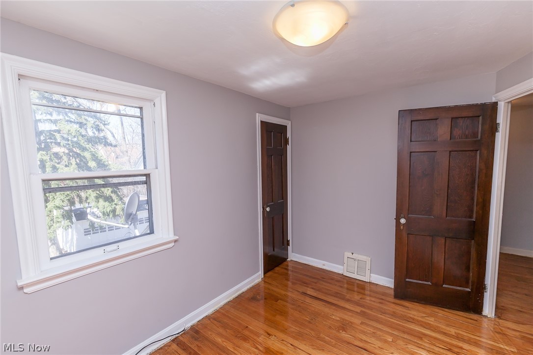 2212 Barrington Road Cleveland, OH 44118 - Photo 29 of 35