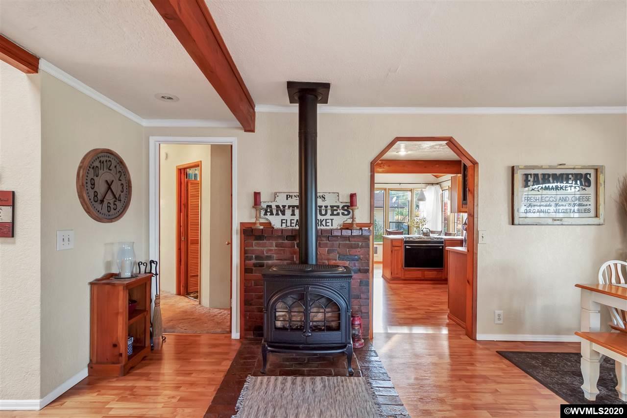 4460 Auburn Road Northeast Salem, OR 97301 - Photo 12 of 40 Gallery Image 12