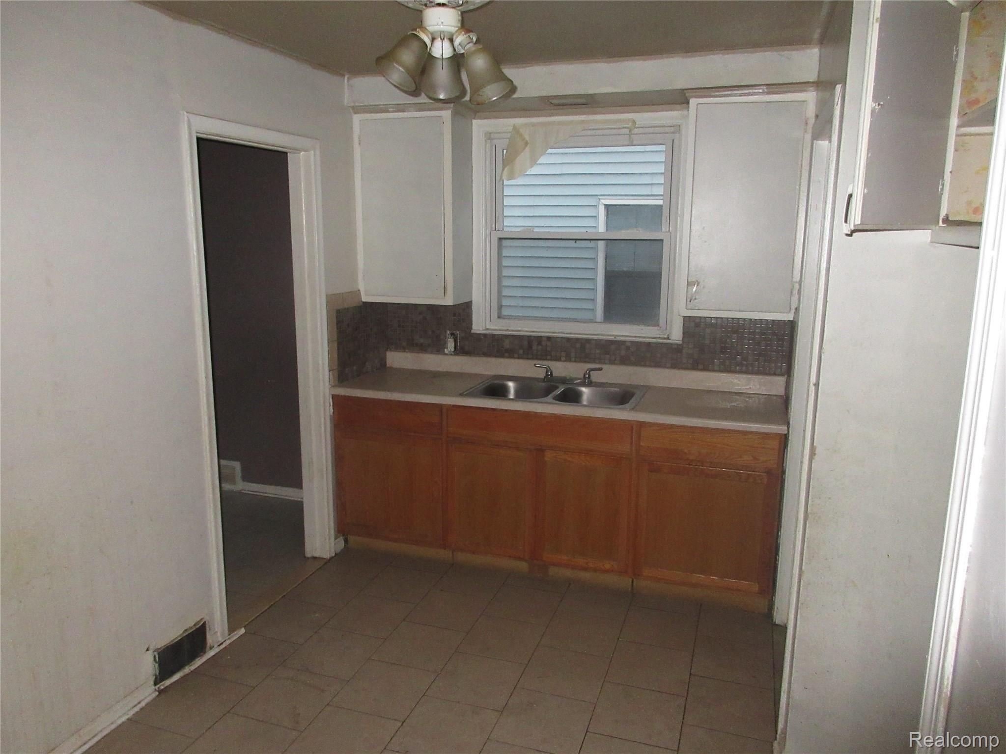 18566 Appleton Street Detroit, MI 48219 - Photo 7 of 15 IMG_7.JPG