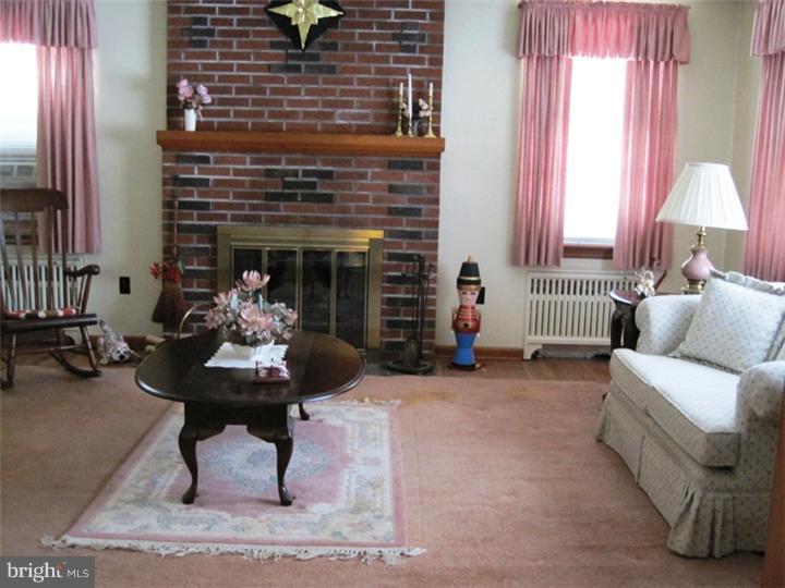 27 Ark Road Medford, NJ 08055 - Photo 5 of 14 Living Room