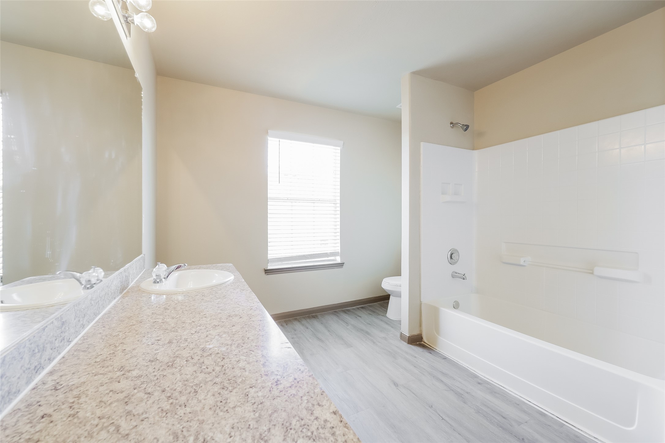 2438 Jonahs Way Houston, TX 77073 - Photo 12 of 14 Please note: photos may not reflect recent renovations.