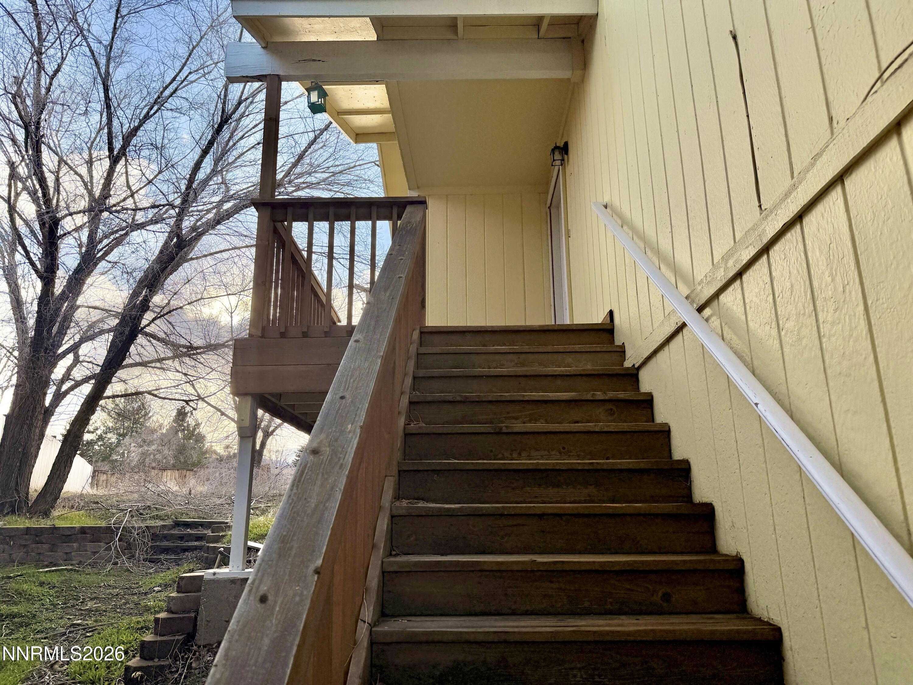 1095 Tudor Court Reno, NV 89503 - Photo 3 of 38 003