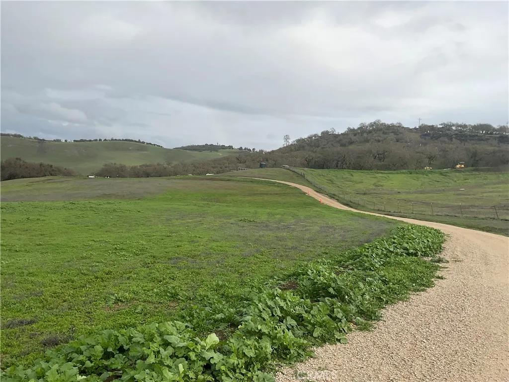 21 Interlake Road Bradley, CA 93426 - Photo 4 of 21