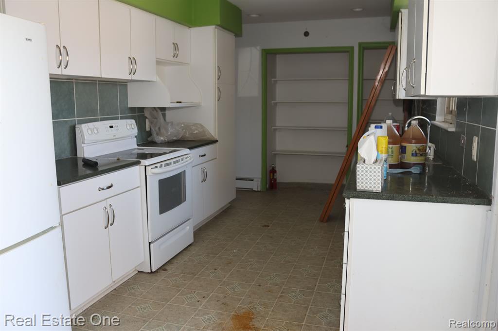 8002 Byron Road Howell, MI 48855 - Photo 4 of 13 Gallery Image 4