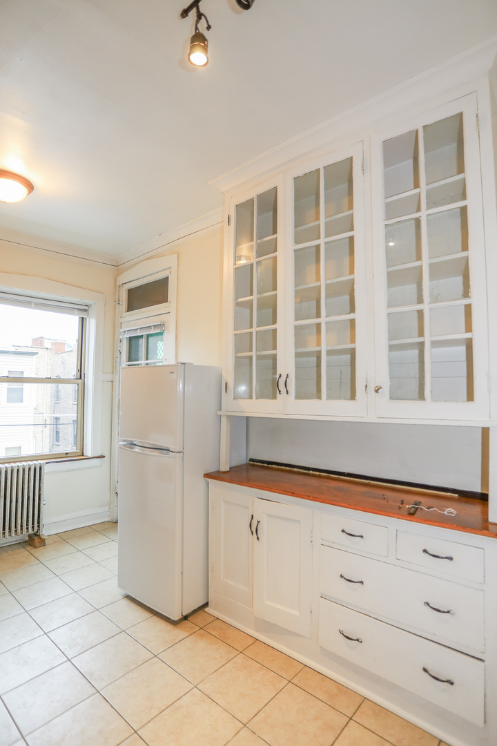 7665 North Sheridan Road, Unit 2B Chicago, IL 60626 - Photo 4 of 13