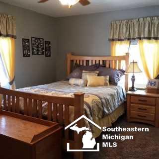 617 Cherry Street Monroe, MI 48161 - Photo 12 of 21 Master bedroom