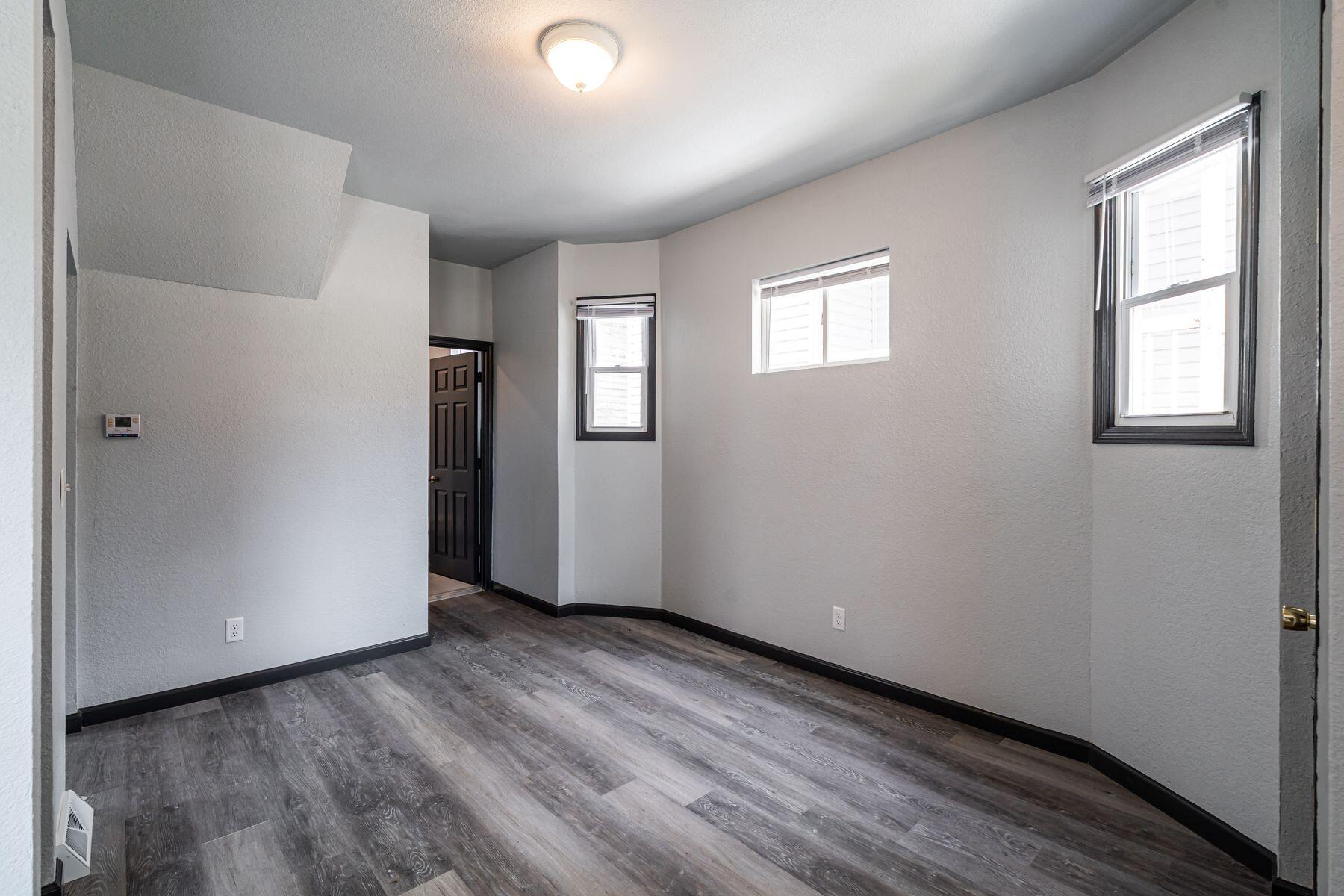 547 North 25th Street Milwaukee, WI 53233 - Photo 9 of 27 Dining Area