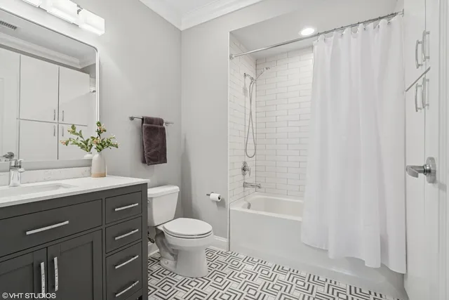 $699,000 | 60 West Erie Street, Unit 1302, Chicago, IL 60654