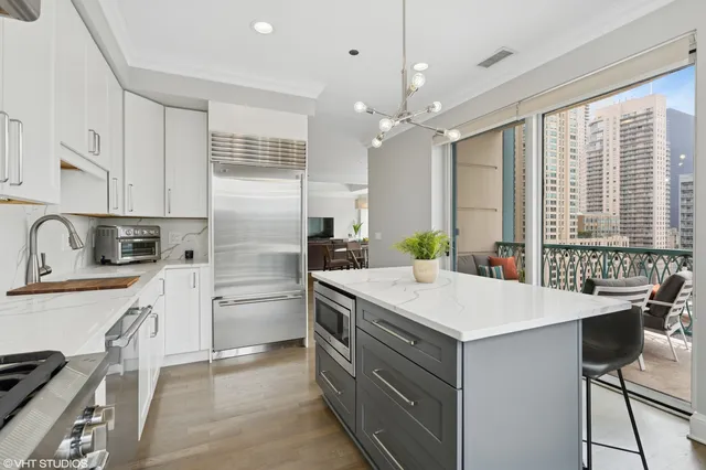 $699,000 | 60 West Erie Street, Unit 1302, Chicago, IL 60654