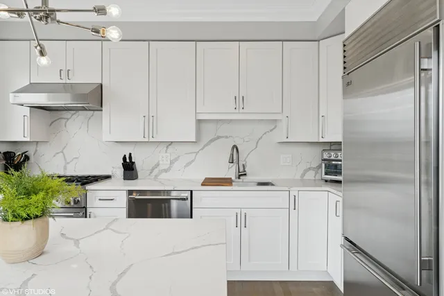 $699,000 | 60 West Erie Street, Unit 1302, Chicago, IL 60654