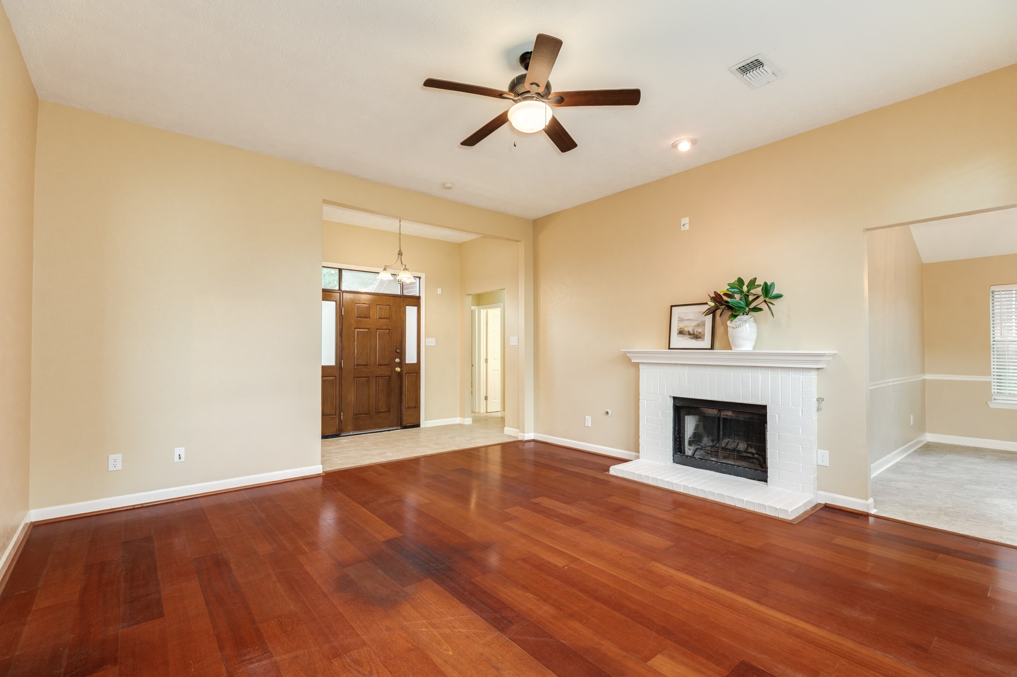205 Mango Street Lake Jackson, TX 77566 - Photo 8 of 30