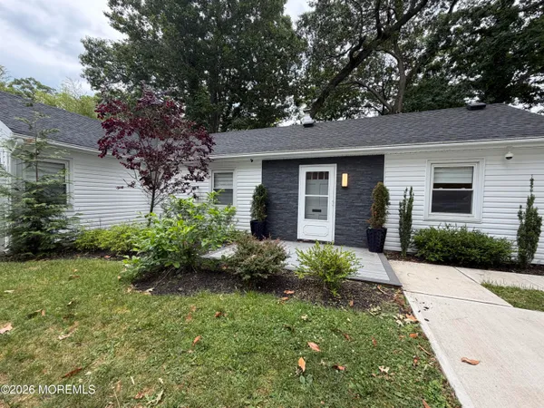 $2,400 | 185 Elmwood Road, Oakhurst, NJ 07755