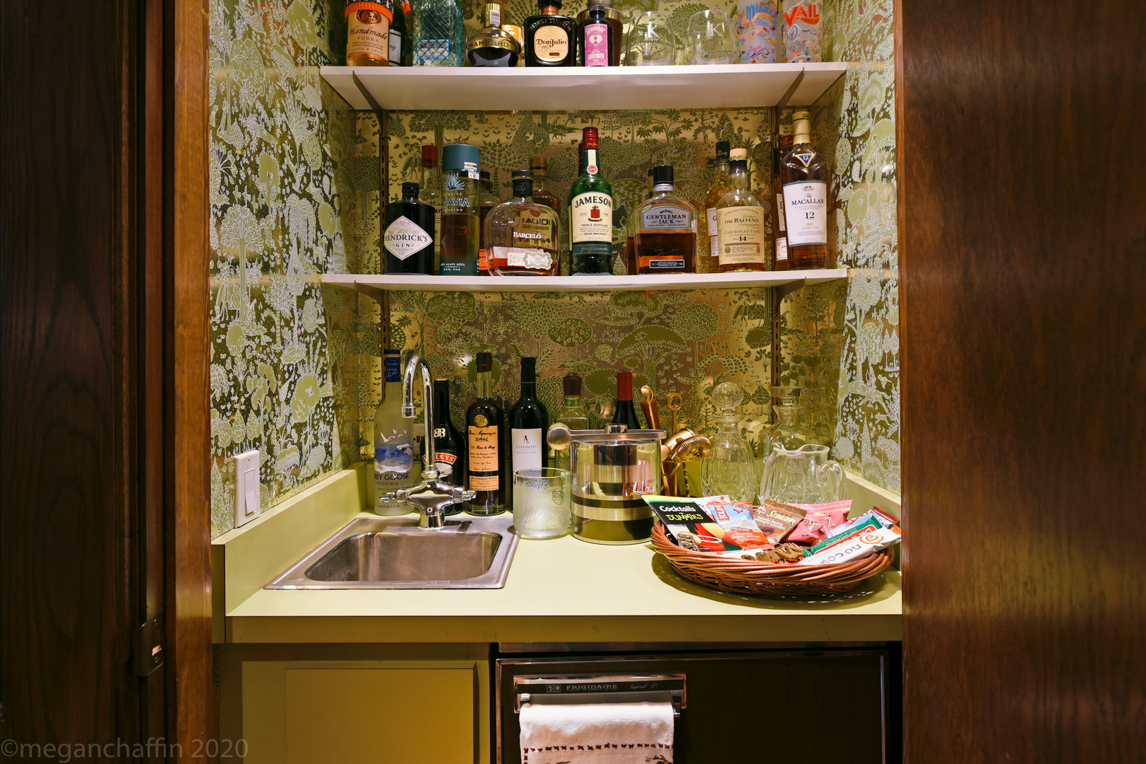 1115 Mohawk Road Wilmette, IL 60091 - Photo 21 of 66 a view of a dining room with furniture