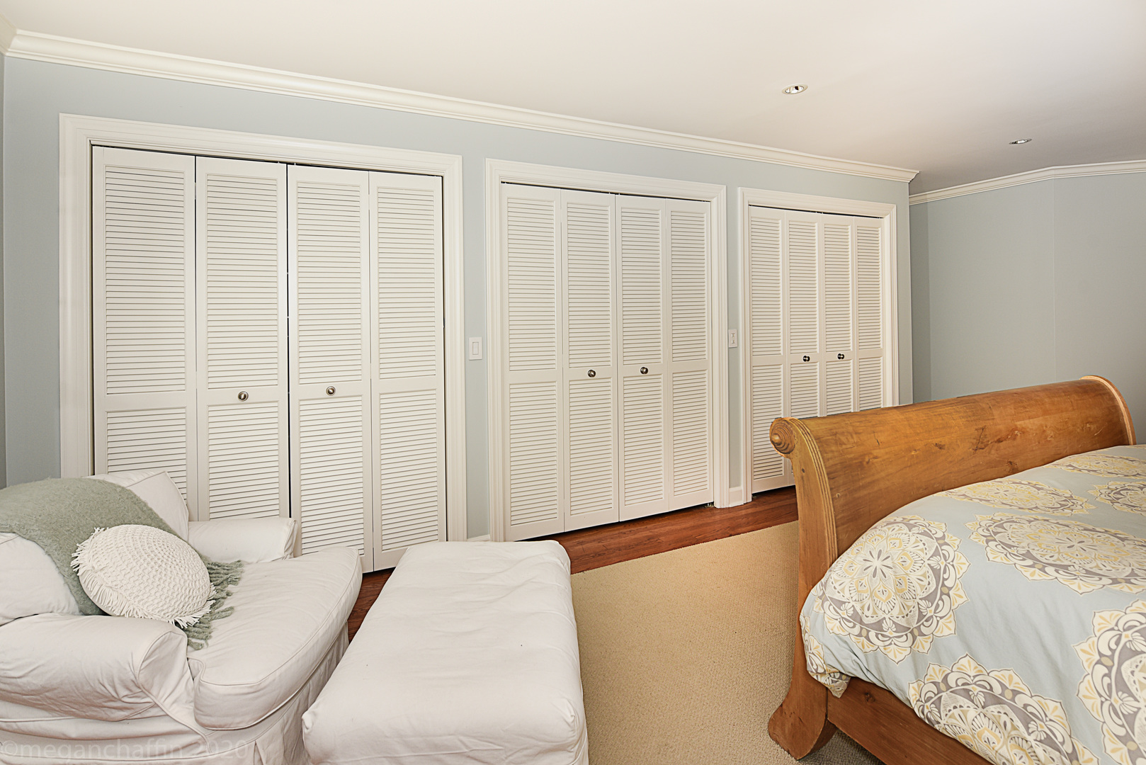 1115 Mohawk Road Wilmette, IL 60091 - Photo 26 of 66 a bedroom with a bed and a chair