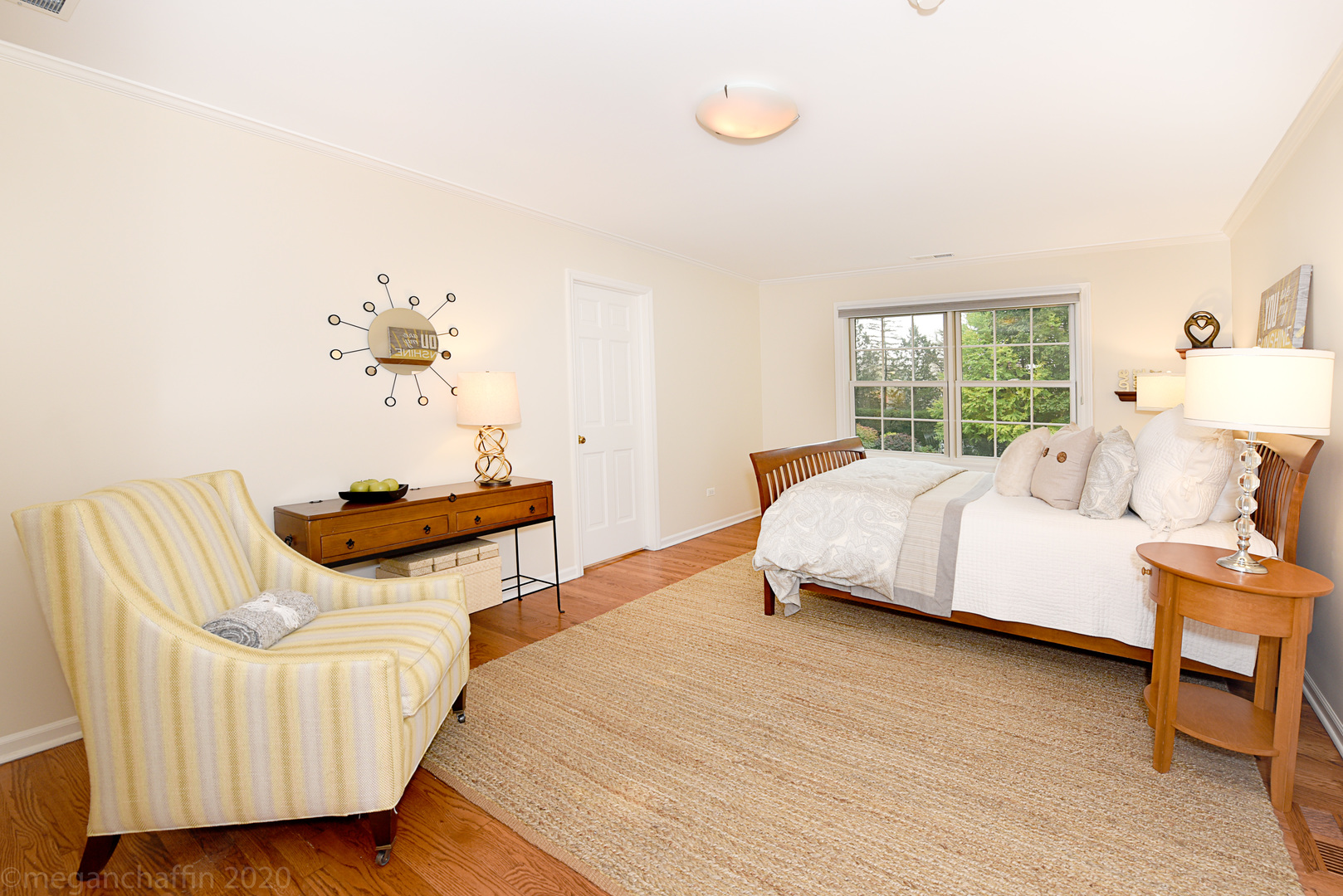 1115 Mohawk Road Wilmette, IL 60091 - Photo 34 of 66 a bedroom with a bed and a couch