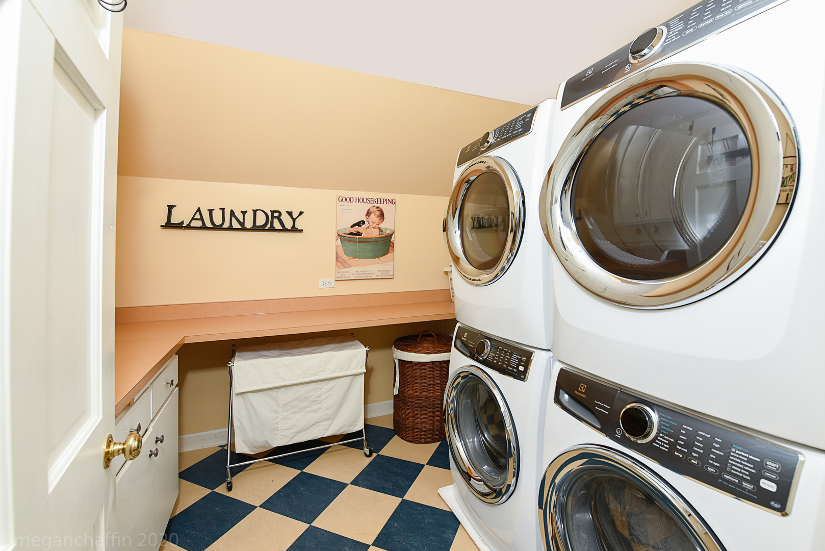1115 Mohawk Road Wilmette, IL 60091 - Photo 36 of 66 a utility room with dryer and washer