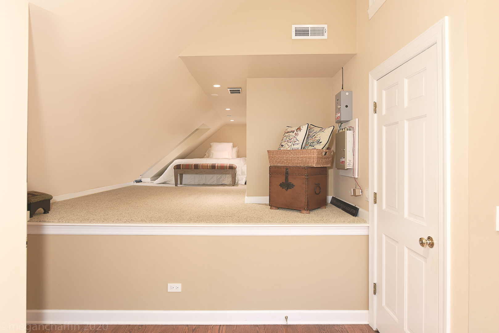 1115 Mohawk Road Wilmette, IL 60091 - Photo 41 of 66 a utility room with a sink dryer and washer