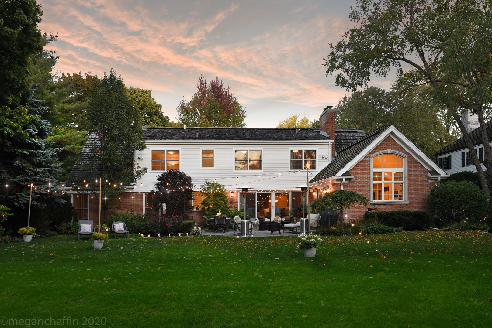 1115 Mohawk Road Wilmette, IL 60091 - Photo 60 of 66 a front view of house with yard and green space