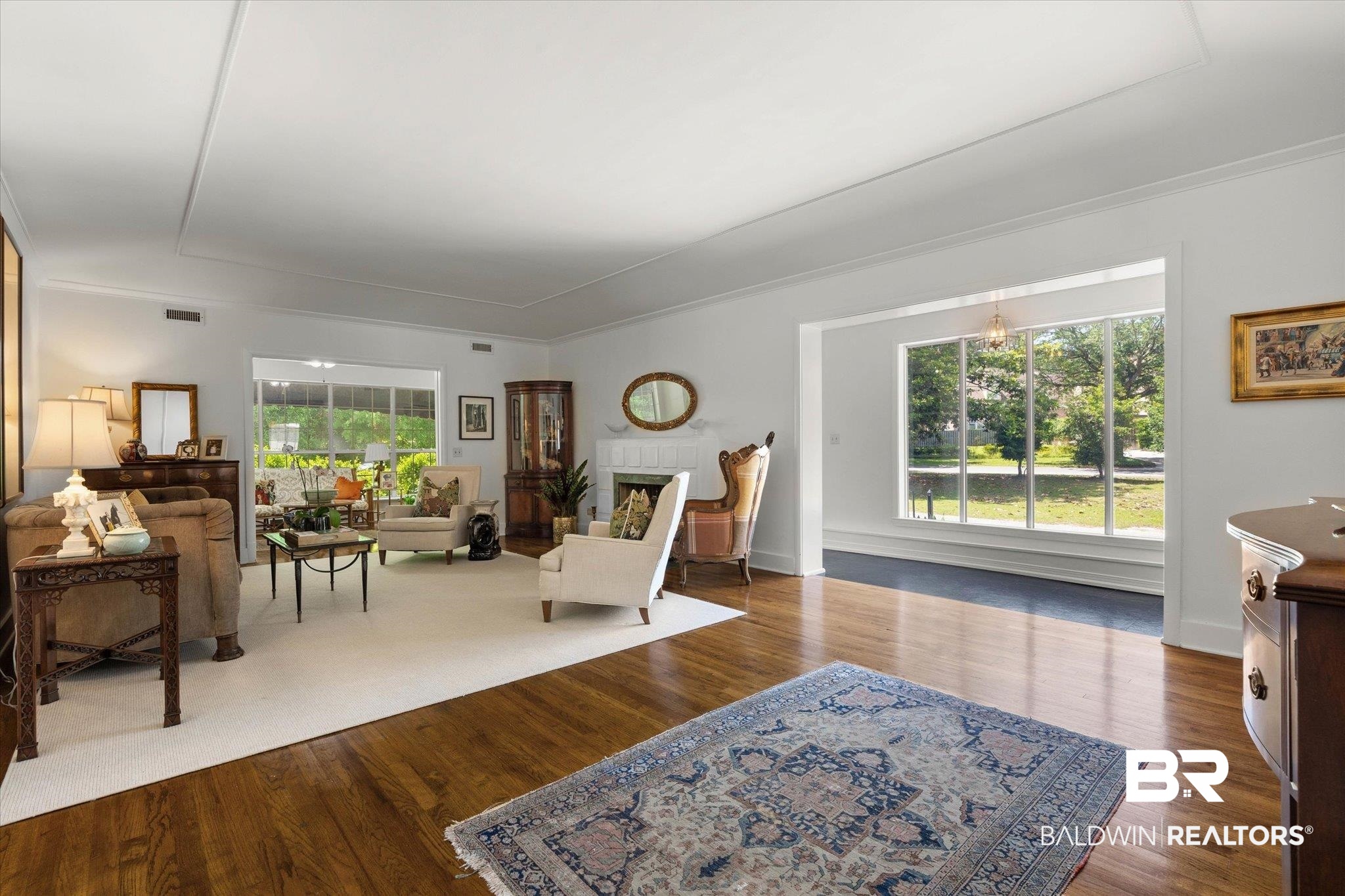 65 Byrnes Boulevard Mobile, AL 36608 - Photo 5 of 52 Living Room