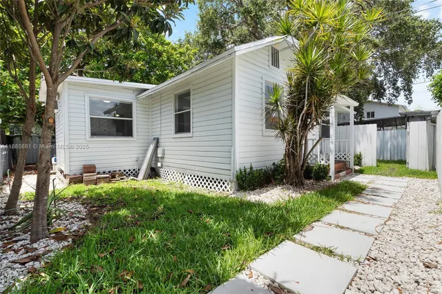 $995,000 | 2946 Southwest 26th Street, Miami, FL 33133