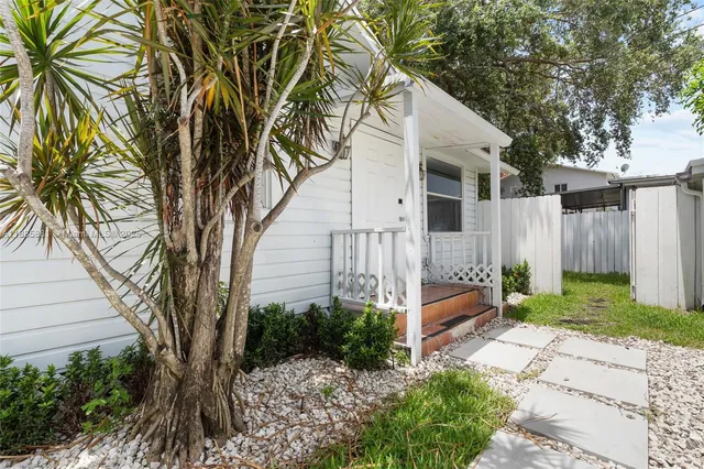 $995,000 | 2946 Southwest 26th Street, Miami, FL 33133