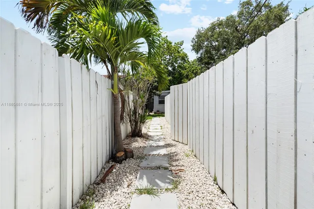 $995,000 | 2946 Southwest 26th Street, Miami, FL 33133