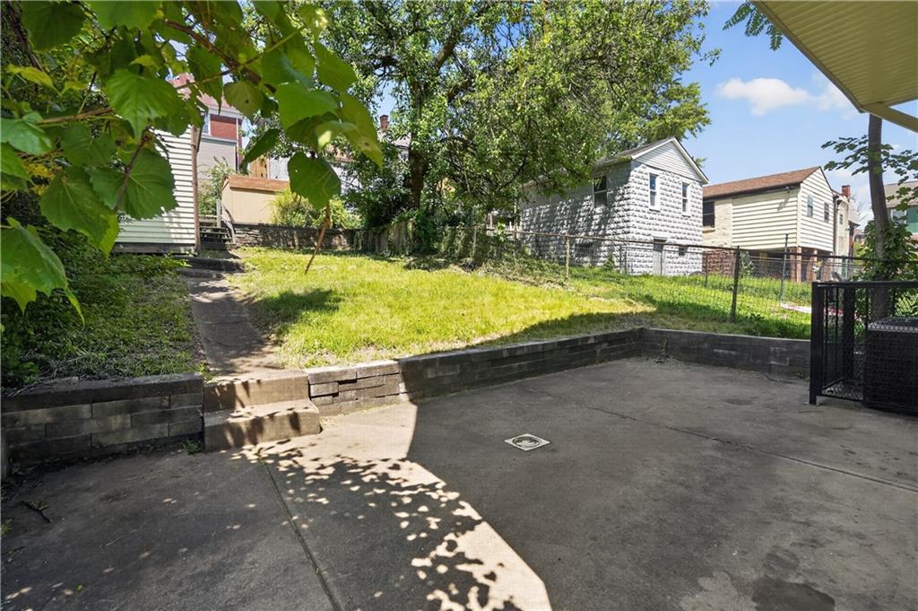 308 Rustic Avenue Pittsburgh, PA 15210 - Photo 3 of 40