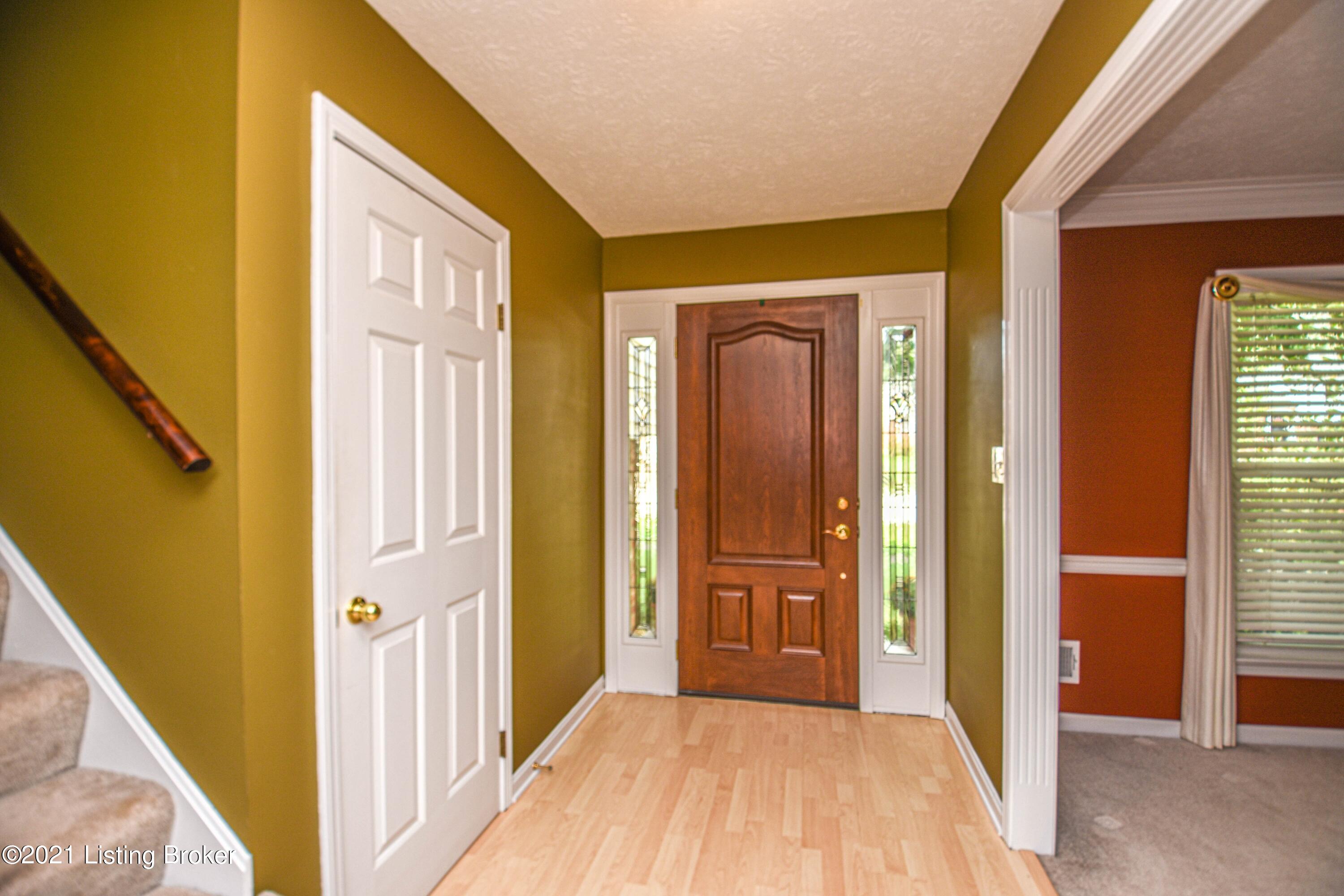 10610 St Rene Road Louisville, KY 40299 - Photo 3 of 34 004_FOYER
