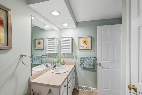 $369,000 | 5376 Village Station Circle, Clarence, NY 14221