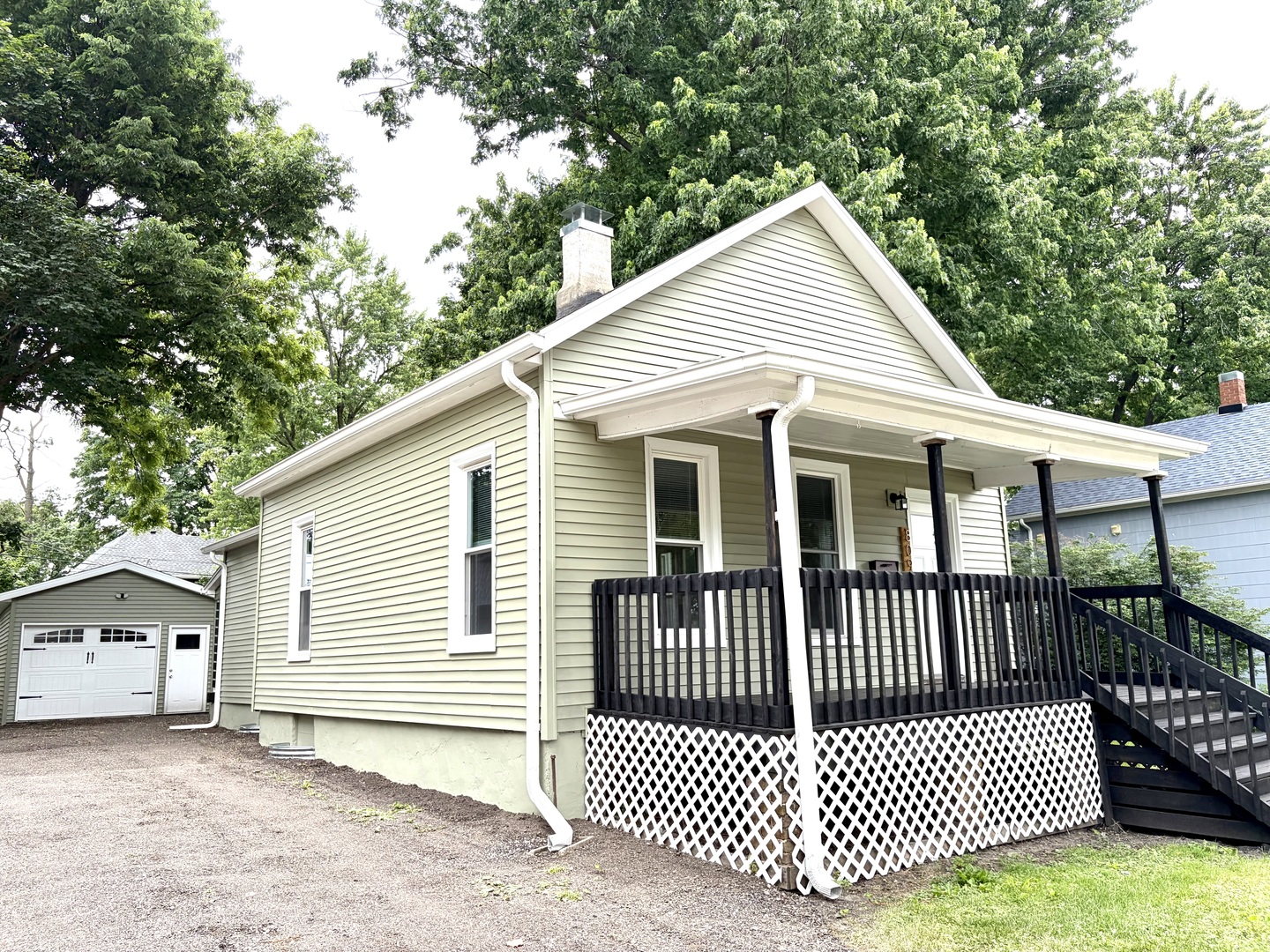 809 Douglas Street Bloomington, IL 61701 - Photo 2 of 18