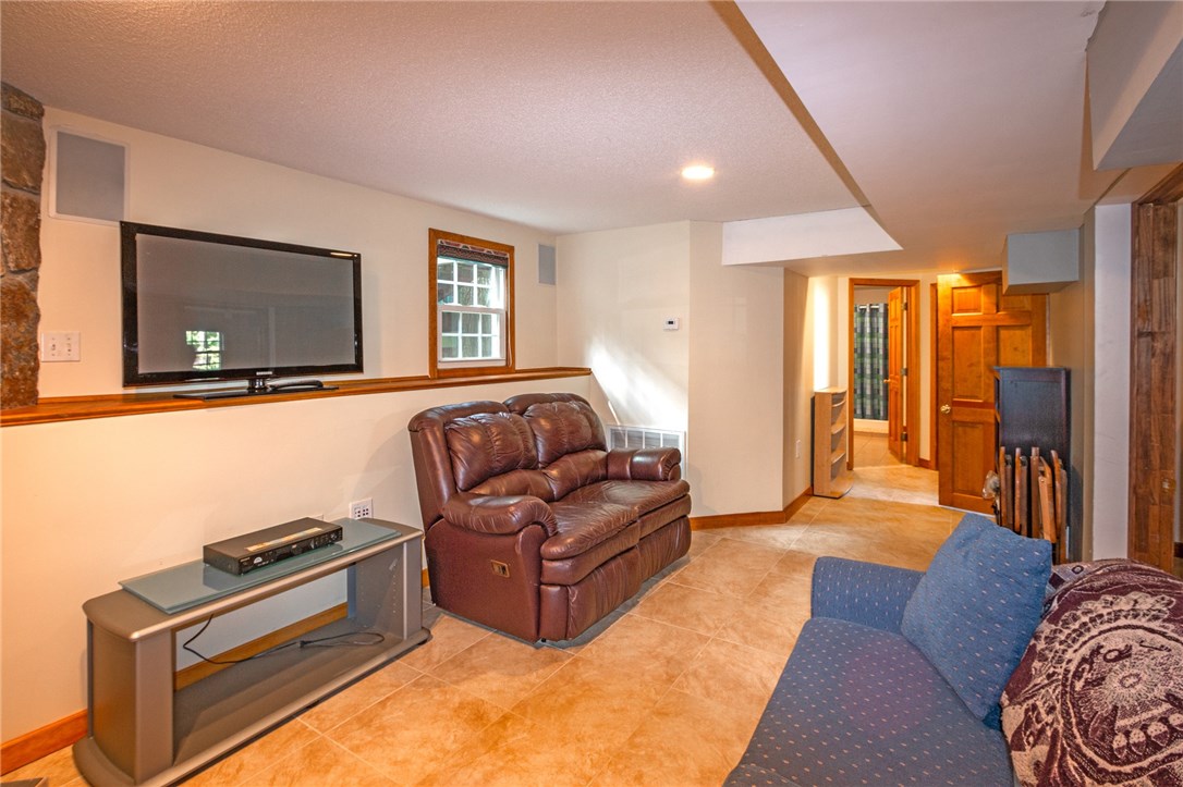 21 Robin Way Westerly, RI 02891 - Photo 11 of 33