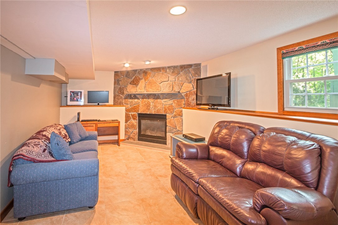 21 Robin Way Westerly, RI 02891 - Photo 12 of 33