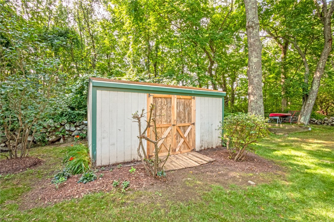 21 Robin Way Westerly, RI 02891 - Photo 26 of 33