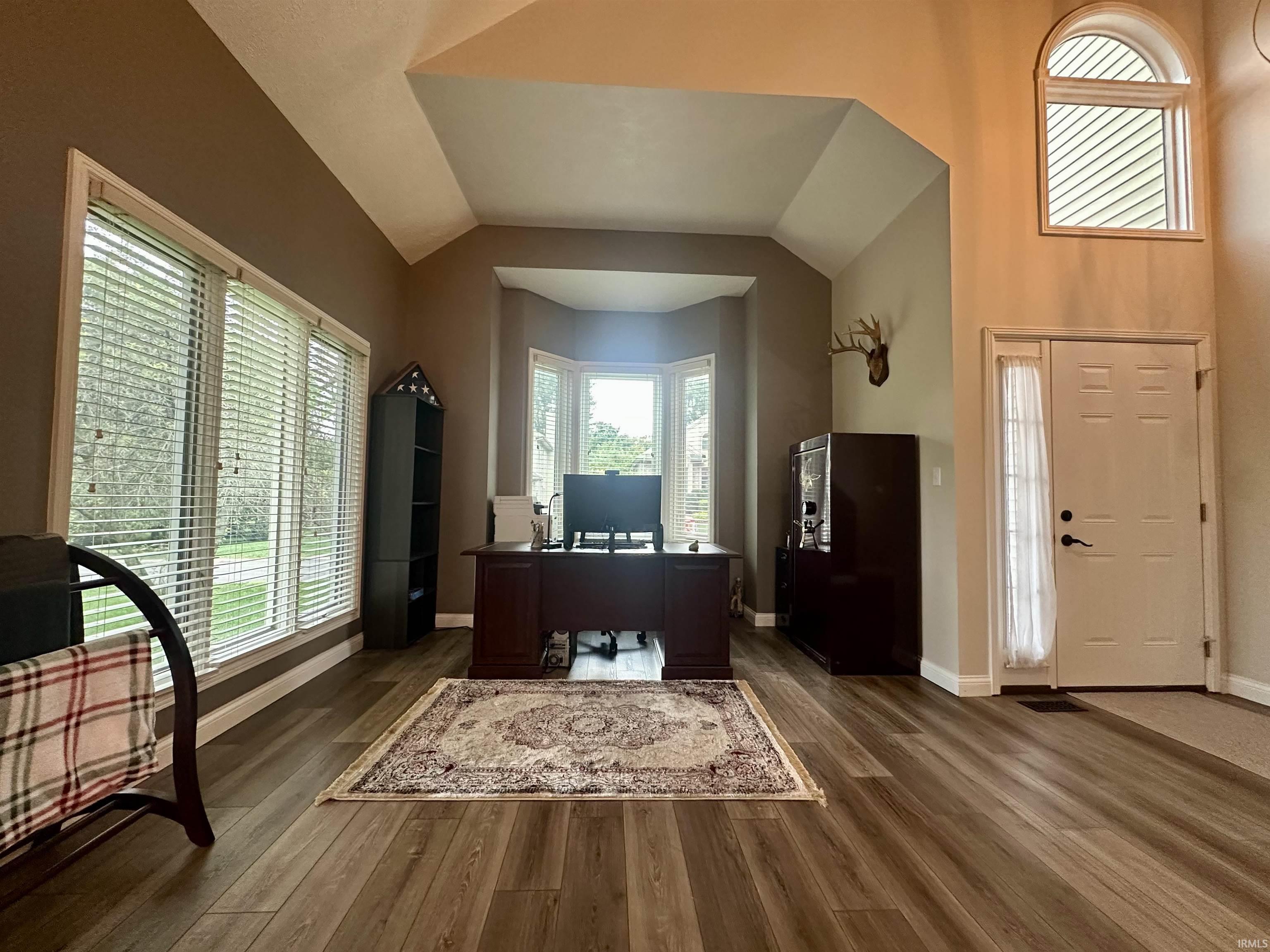 9103 Front 9 Drive Bloomington, IN 47401 - Photo 3 of 32