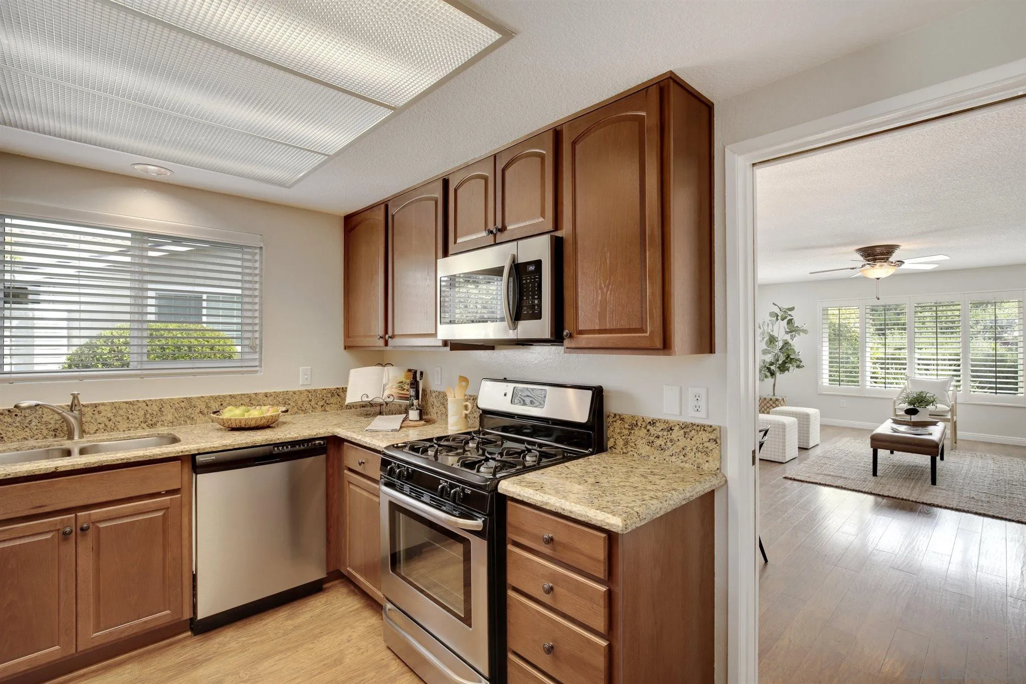 4337 Dowitcher Way Oceanside, CA 92057 - Photo 11 of 30 Gallery Image 11