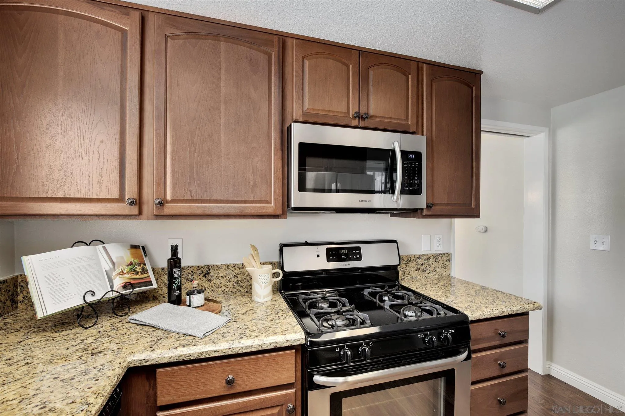 4337 Dowitcher Way Oceanside, CA 92057 - Photo 12 of 30 Gallery Image 12