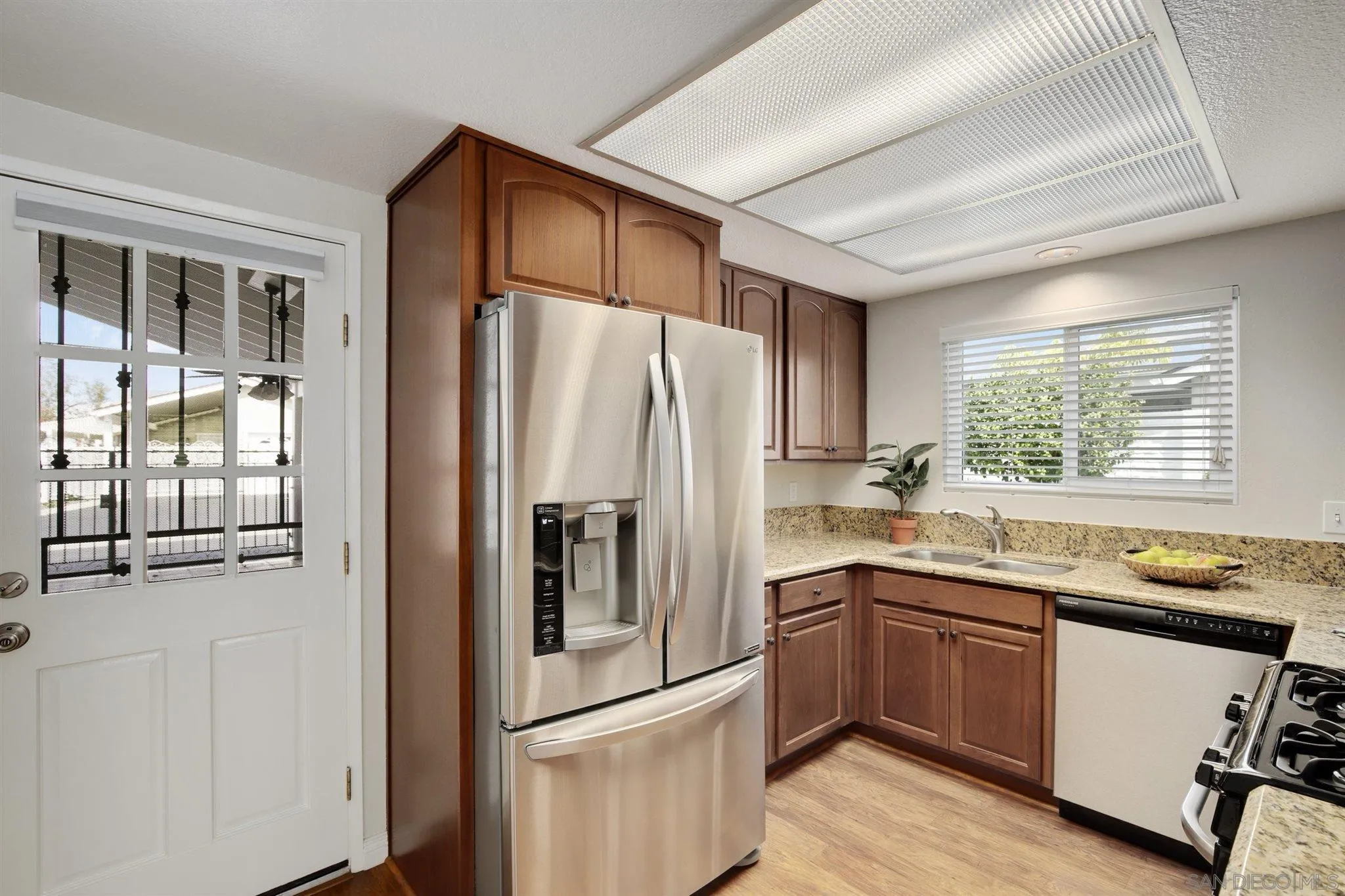 4337 Dowitcher Way Oceanside, CA 92057 - Photo 10 of 30 Gallery Image 10