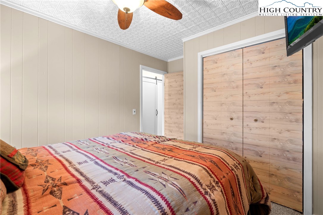 301 Pinnacle Inn Road, Unit 3219 Beech Mountain, NC 28604 - Photo 17 of 30 a bedroom with a bed and a window