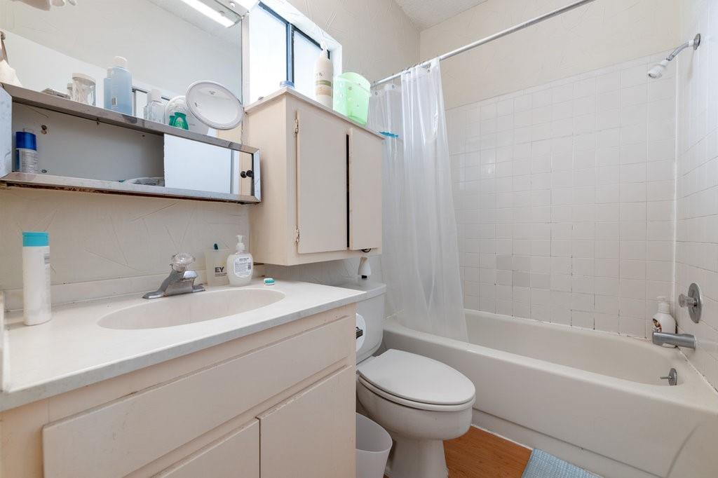 2604 Salado Street, Unit 302 Austin, TX 78705 - Photo 12 of 15 a bathroom with a sink a toilet and a bathtub
