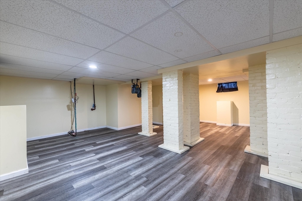 189-191 Northampton Avenue Springfield, MA 01109 - Photo 33 of 39 a view of empty room with wooden floor