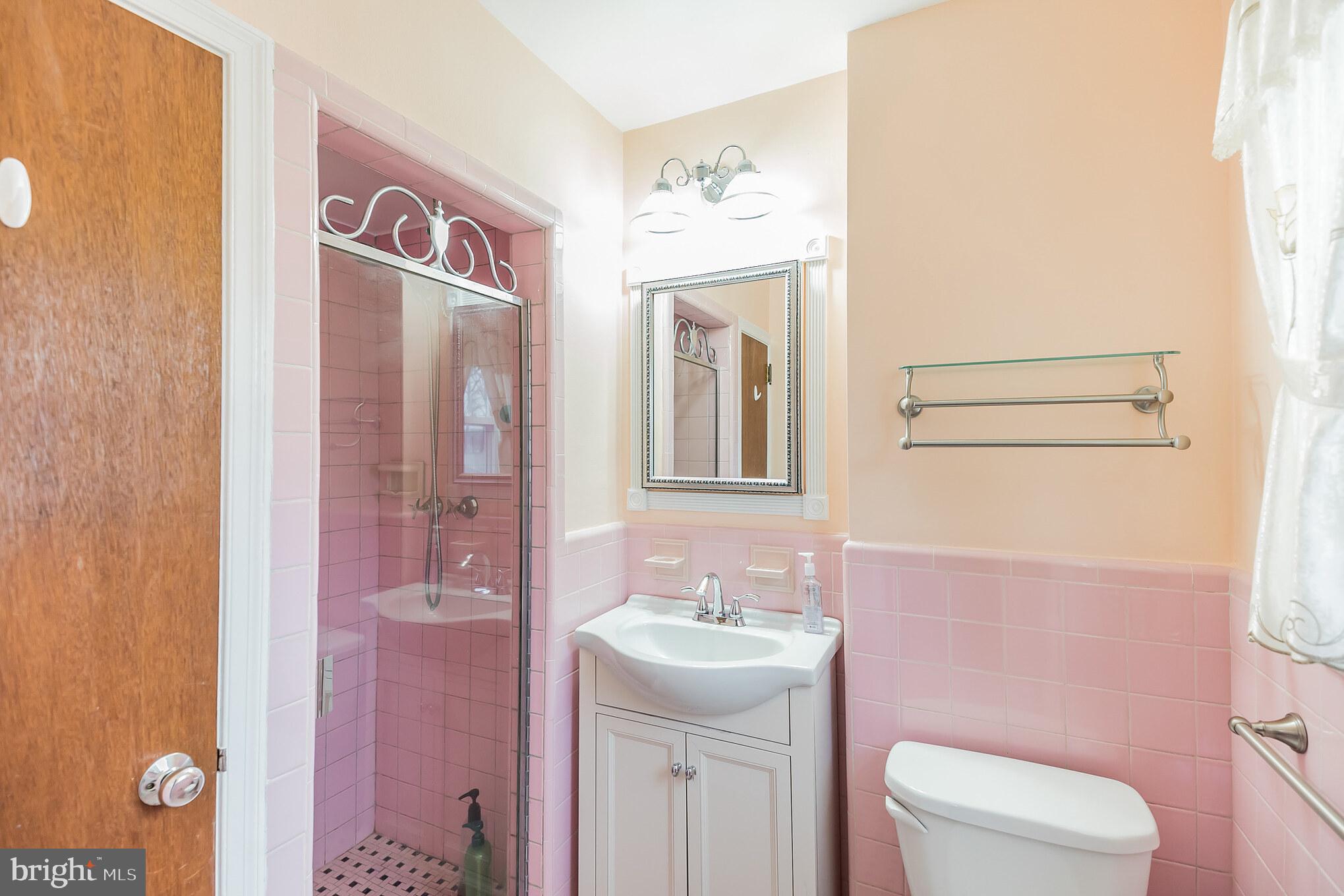 1841 Edmund Road Abington, PA 19001 - Photo 16 of 26 Master bathroom