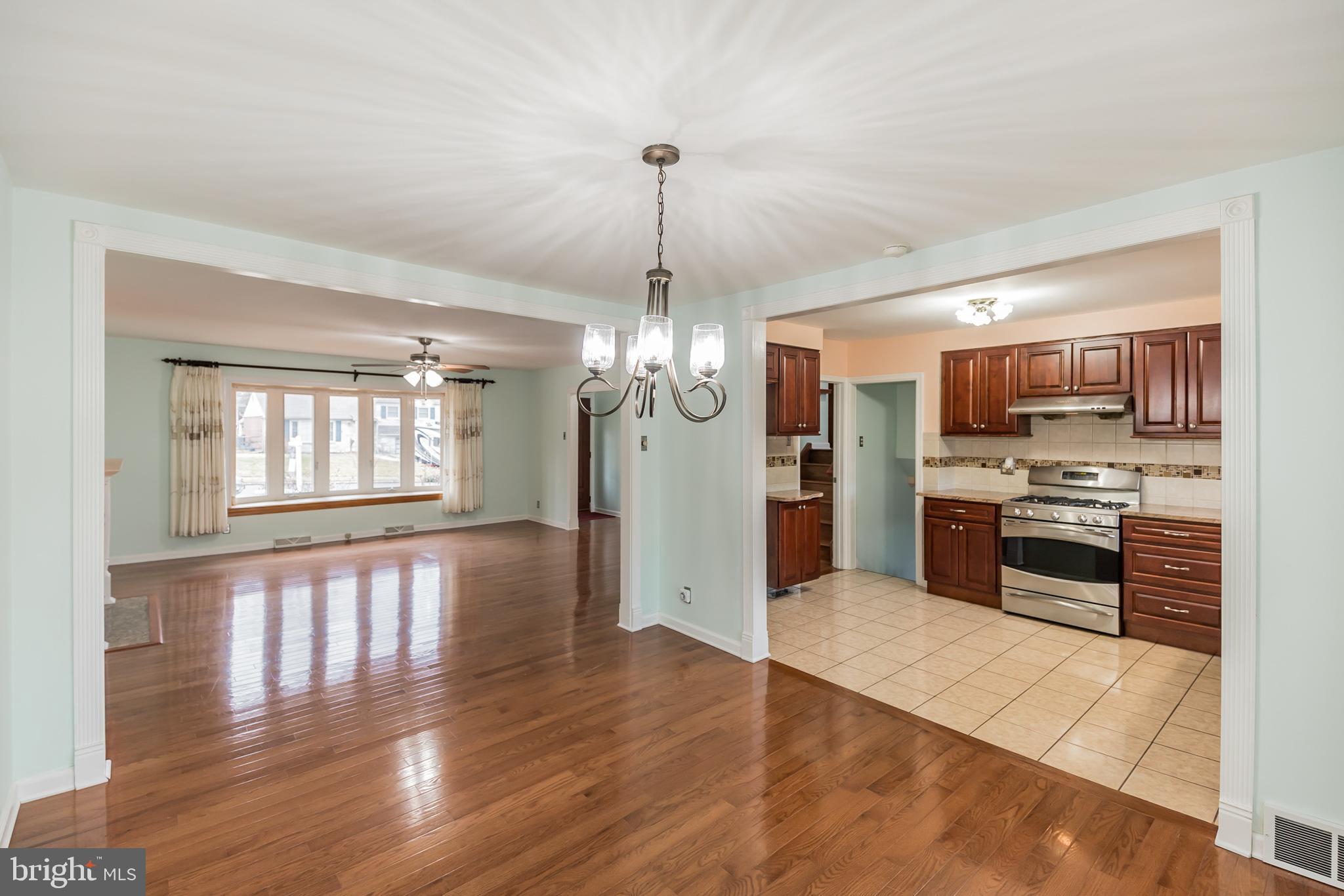 1841 Edmund Road Abington, PA 19001 - Photo 6 of 26 Dining room showing floor plan to kitchen